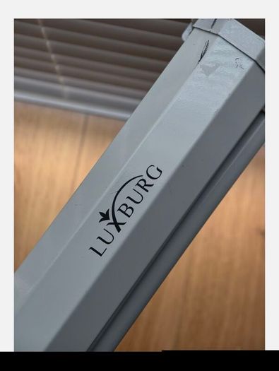 Luxburg 120" Matte White Manual Pull-Down Projector Screen