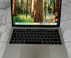 2019 MacBook Pro 13" I7 16/512gb