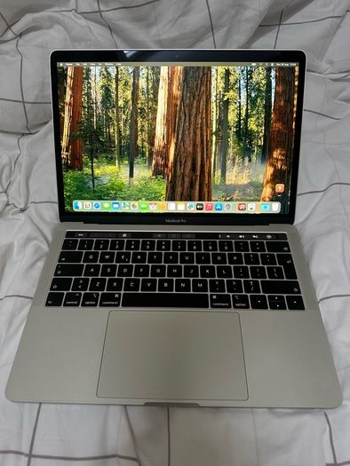 2019 MacBook Pro 13" I7 16/512gb