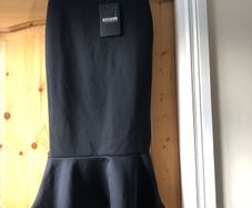 Black BRAND NEW fitted skirt