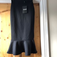 Black BRAND NEW fitted skirt