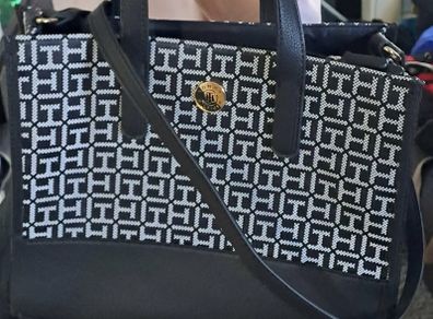 Tommy hilfiger handbags