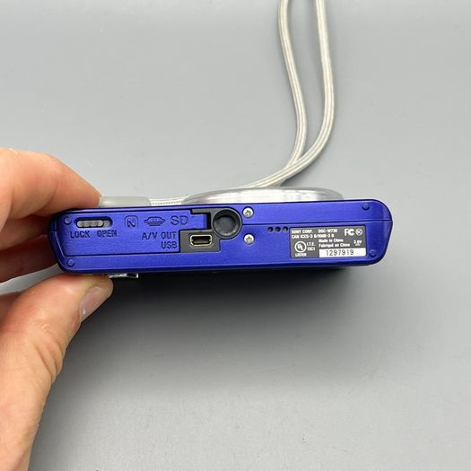 Sony DSC-W730 16.1MP Digital Camera Blue - Full Kit