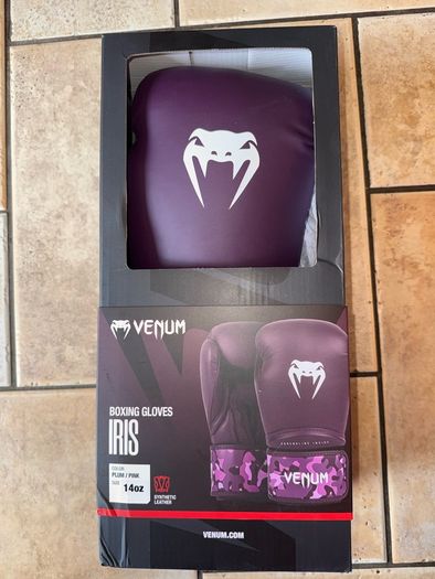 Venum Iris Boxing Gloves Brand New With Tags