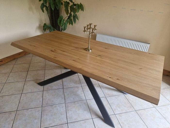 Arno dining table