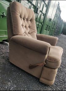 Vintage La-Z-Boy Style Manual Recliner  Ultimate Comfort