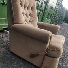 Vintage La-Z-Boy Style Manual Recliner  Ultimate Comfort