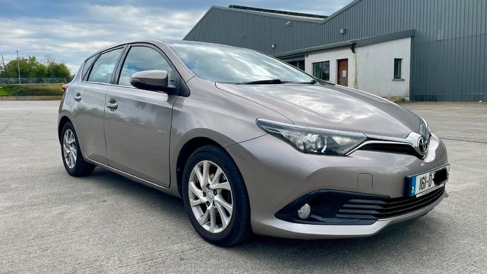 2016 Toyota Auris
