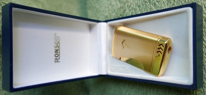 Vintage Ronson Gold Tone Lighter Made In England Tested In Original Box