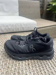 Size 5.5 On boys trainers