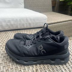 Size 5.5 On boys trainers