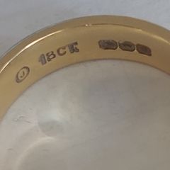 18ct Gold  - 18ct hallmarked Gold Ring