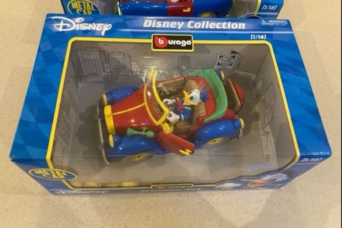 Disney Mickey Mouse and Donald Duck lot scale 1/18