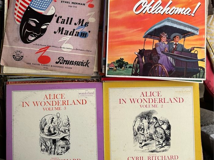 Large collection of original musicals for sale. Single 3 euros doubles 5 euros triple 7 euros all in good condition