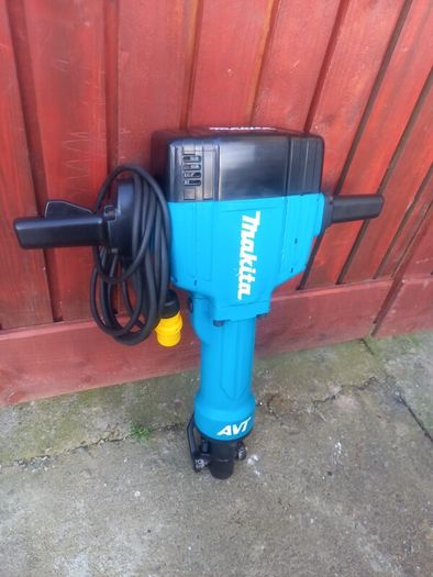 Makita Heavy Concrete Breaker