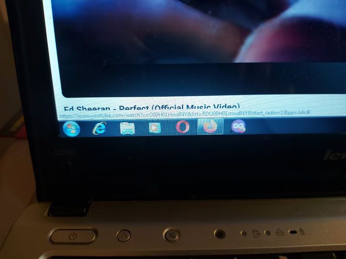 Lenovo Ideapad U350, Model 2963, Intel Core 2 Solo CPU U3500, 1.4GHz, 4GB Ram, 230GB SSD,  Windows 7 professional 32 bit, Opera, Firefox, Chrome and VLC