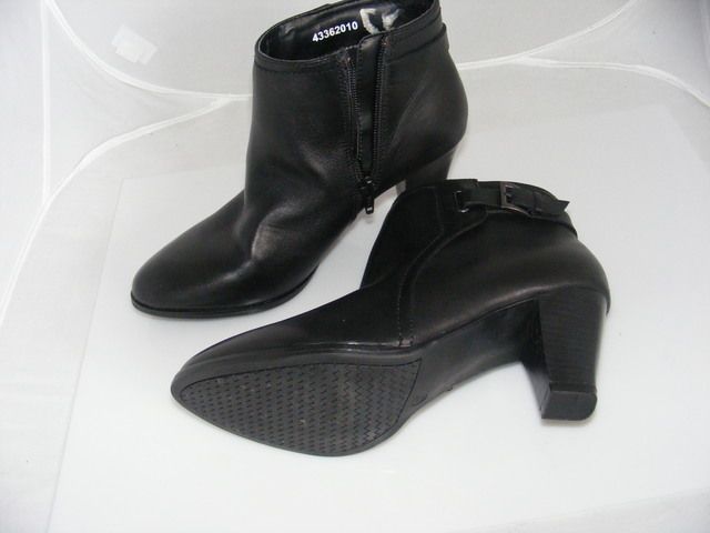 Brand new clarks ankle boots size 5