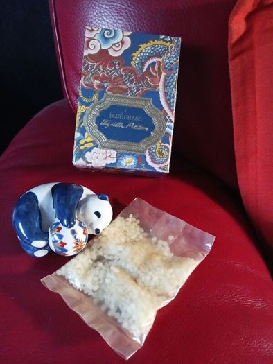 1986 Elizabeth Arden/ Porcelain Bear Pomander