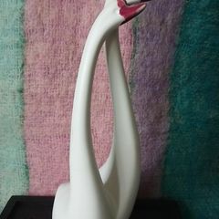 Collectable figurines/ Sculpture of birds