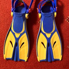 Swim fins size 9-12 children