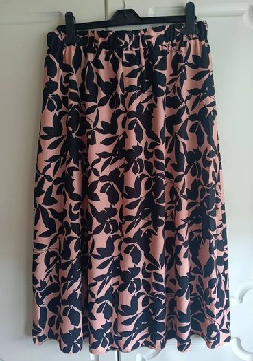 Midi Skirt in Black and Blush Floral print