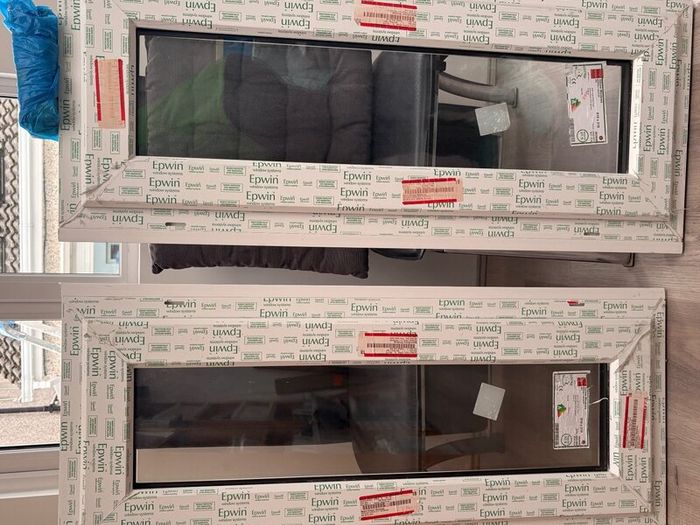 2 x Windows