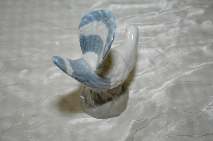 Spanish porcelain - pigeon