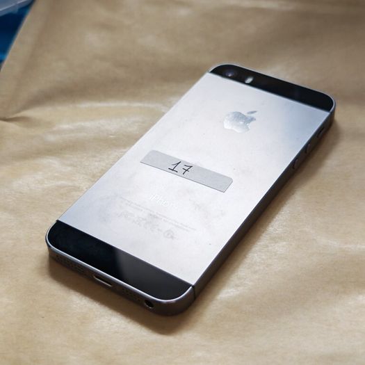 Apple iPhone 5s - 16GB - Space Gray - Activation locked - Parts only