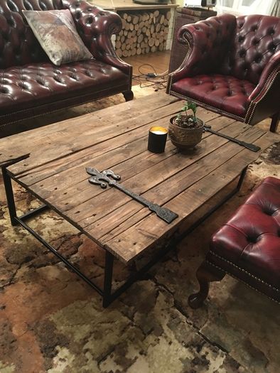 Charming antique look coffe table.