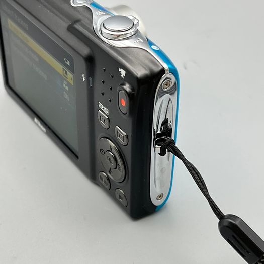 Nikon Coolpix S3100 14MP Digital Camera Blue - Full Kit