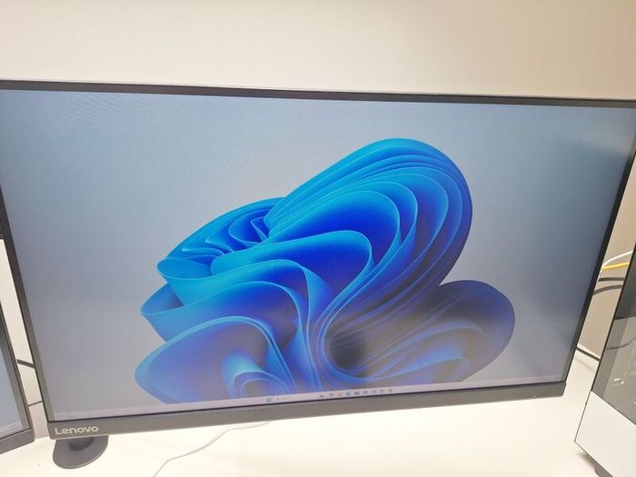 Ultimate 1440p Streaming & Gaming Studio | RTX 5060 | 32GB RAM | Dual Monitors | Arozzi Mic | Xbox Controller