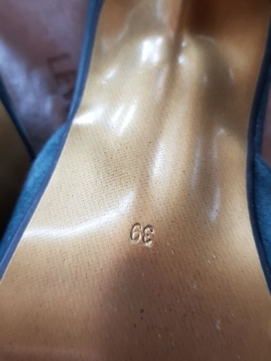 New shoes size 39