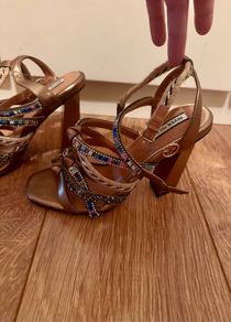 Shoes size 5