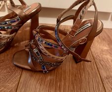 Shoes size 5
