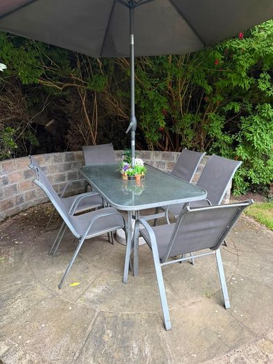 Garden Table & 6 chairs