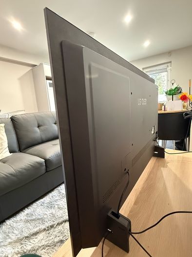 LG OLED C4 42 - 4K Smart TV - Excellent Condition