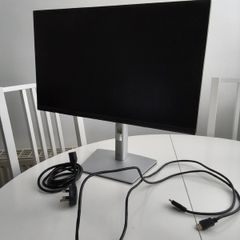 Dell 24-inch USB-C Hub Monitor + Stand + HDMI Cable