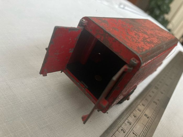 Dinky / Meccano 514. Guy Slumberland van. Rear opening doors.