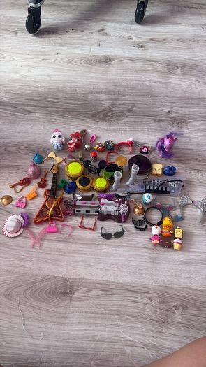 LoL bundle dolls, car, kitchen and accessories