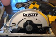 DeWalt Circular Saw (One rechargeable battery &amp; One Blade included )