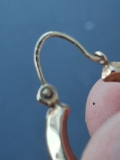 9k Gold hooped Earrings(1.9 grams)