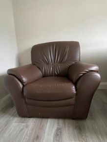 2 Brown leather armchair for 50 Euros