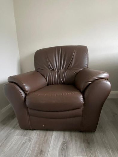 2 Brown leather armchair for 50 Euros