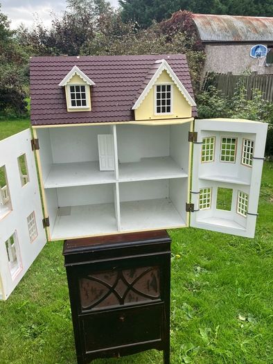 dolls house