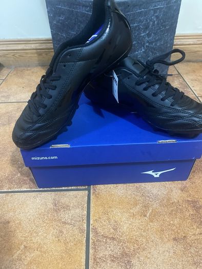 Football boots size 6.5 brand new