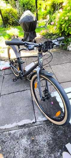 Lady Bike DEW 2022 Satin Asphalt Grey SM in very good condition been serviced short time ago uesed very little is good as new.