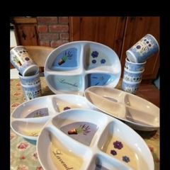 melamine/ picnic wear, 4 serving dishes with 7 tumblers
