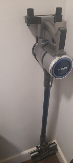 Hand held vaccum cleaner ( Eureka)