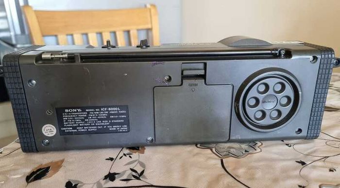 From 1976 Sony Radio ICF-6000L, Working good, tested.