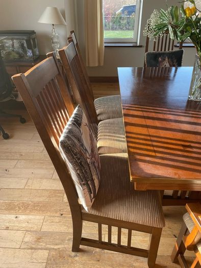 Beautiful long dark Oak Dining table and 8 chairs